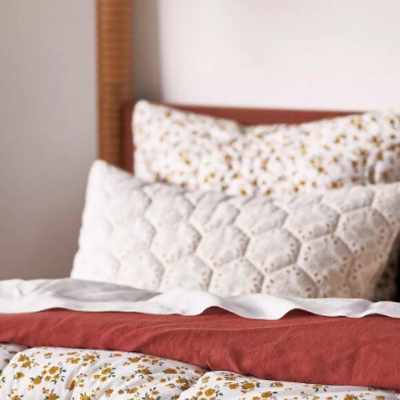 Anthropologie Janie Cotton Eyelet Sham Floral Size 20x26 Standard - Picture 1 of 9